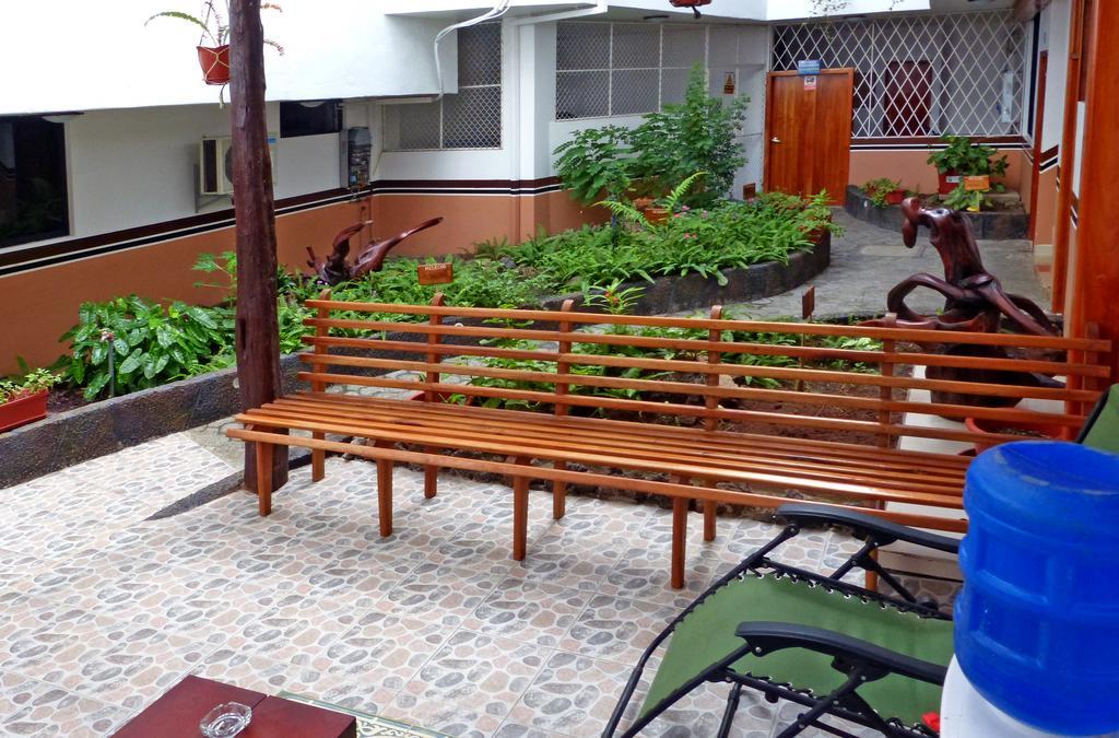 Hotel Brisas del Pacifico Puerto Ayora  Exterior foto